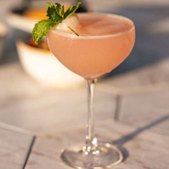 Ginger Lychee Martini en Terrat Rooftop